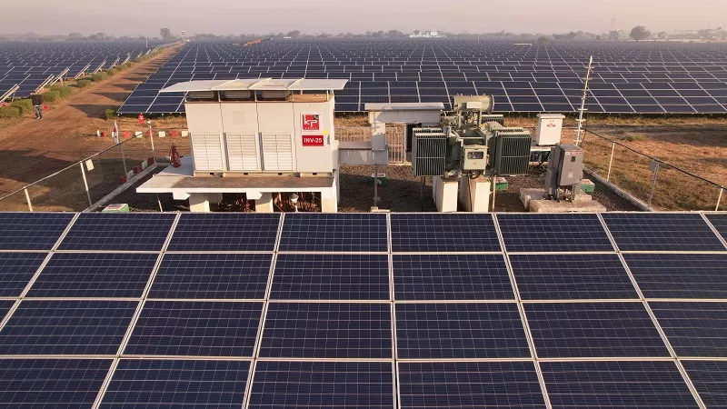 نیروگاه برق خورشیدی: راهکاری پایدار برای آینده انرژی